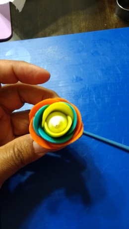 3rd row 5 petals overlapped spiral top view